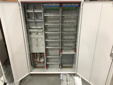 Striebel&John Zählerschrank 2x eHZ Zählerfeld + 1x Verteilerfeld + 1x Verteilerfeld mit APZ, 3-feldrig A37, ABB